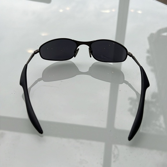 Oakley Sunglasses A Wire Metal Frame with Case and Dust Cover - Picture 3 of 5